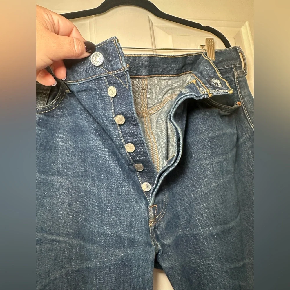 Men's Levis 501 Original Fit Denim Jeans SZ 40x32 Blue Button Fly Modern Red Tab